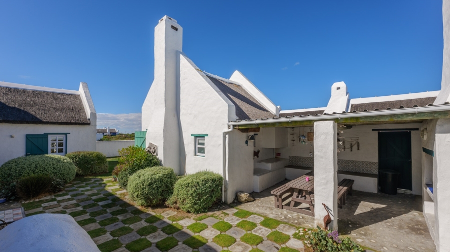 4 Bedroom Property for Sale in Struisbaai Western Cape